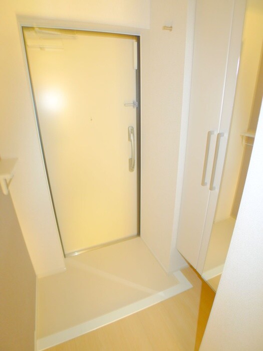 物件内観写真18　(玄関)