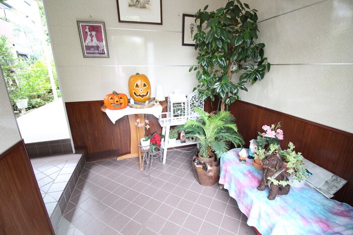 物件外観写真4　(エントランス部分)