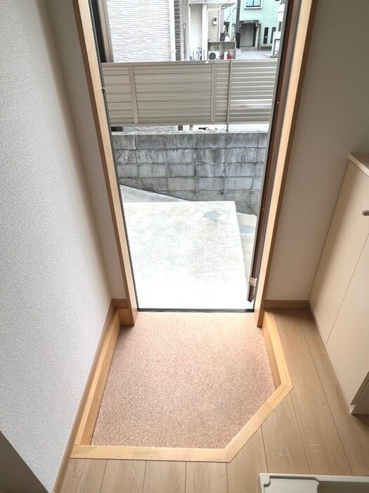 物件内観写真15　(玄関)