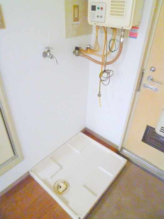 物件内観写真9　(洗濯機置場)