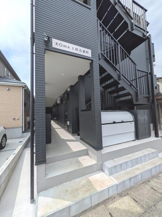 物件外観写真3　(エントランス部分)