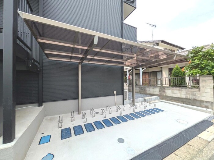 物件外観写真4　(駐輪場)