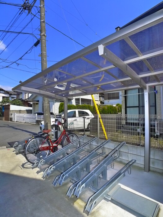 物件外観写真2　(駐輪場)