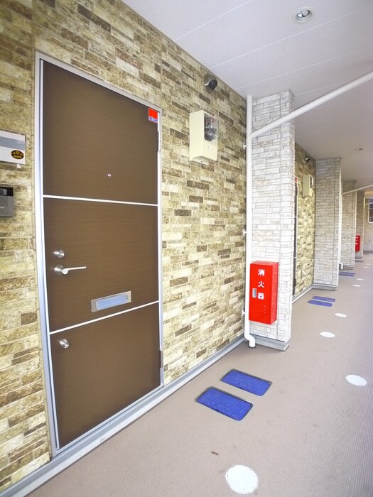 物件外観写真4　(エントランス部分)