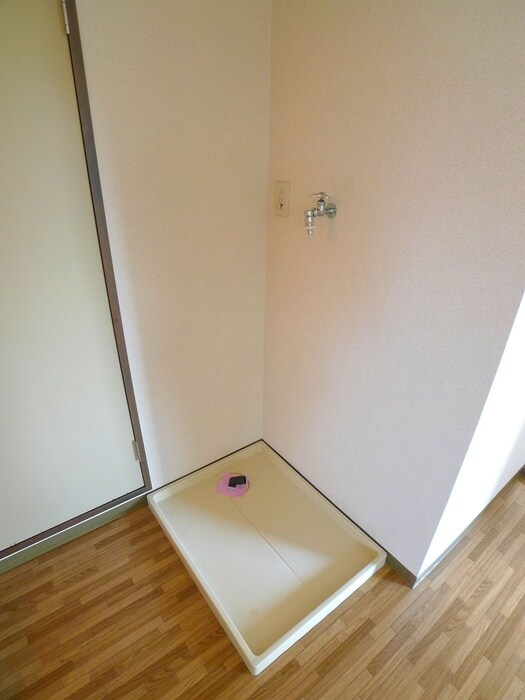 物件内観写真10　(洗濯機置場)