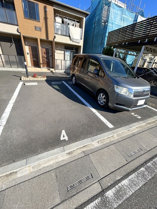 物件外観写真4　(駐車場)