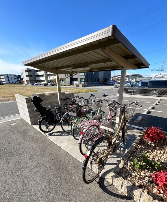 物件外観写真5　(駐輪場)