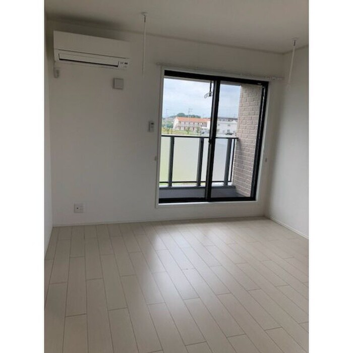 物件内観写真16　(室内からの展望)