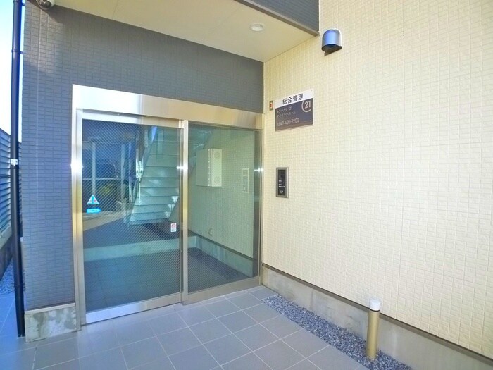 物件外観写真5　(エントランス部分)