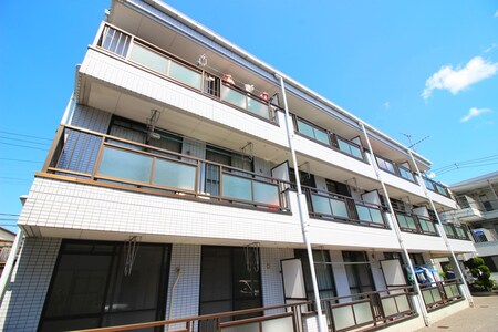 ドミ－ル・シャルマン外観写真
