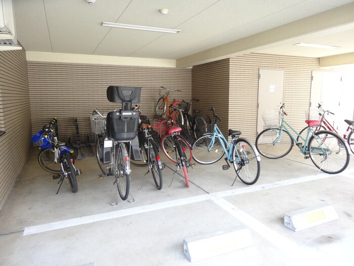 物件外観写真3　(駐輪場)