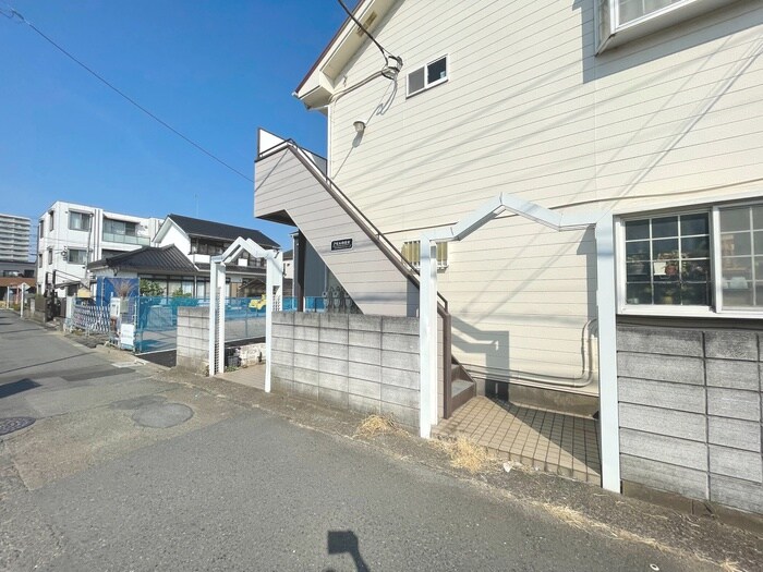 物件外観写真4　(エントランス部分)