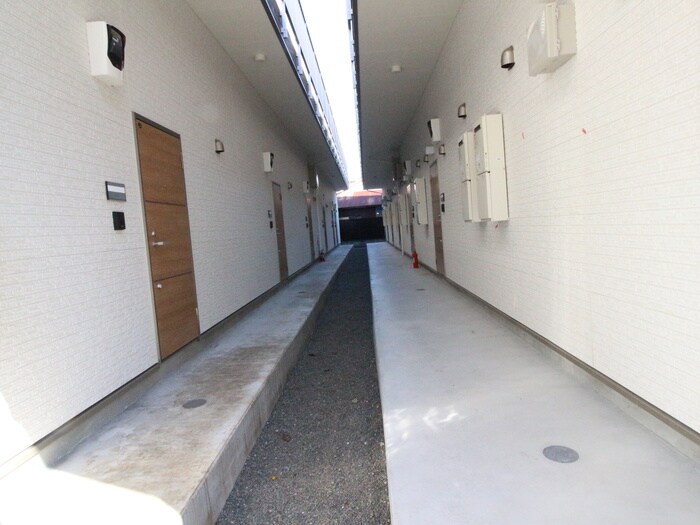 物件外観写真5　(エントランス部分)