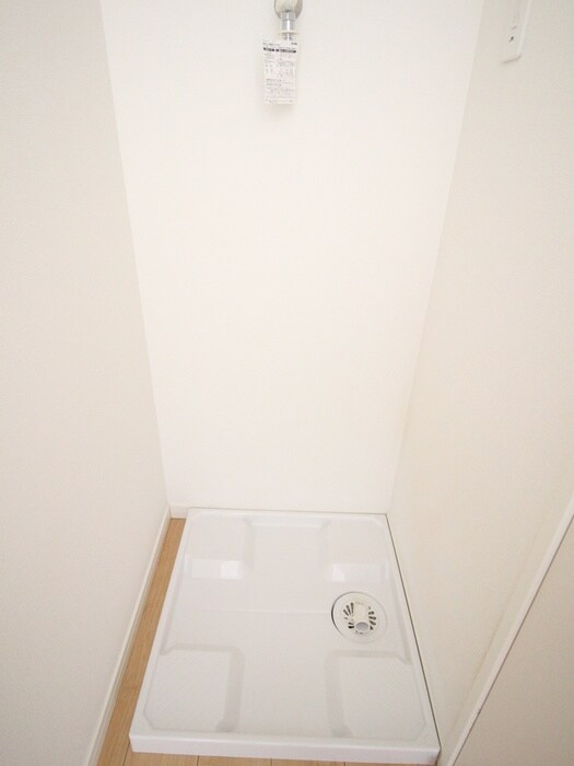 物件内観写真12　(洗濯機置場)