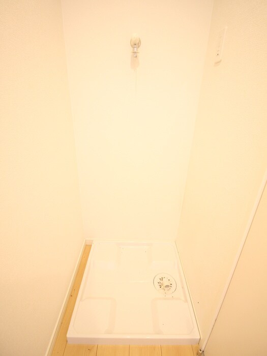 物件内観写真15　(洗濯機置場)