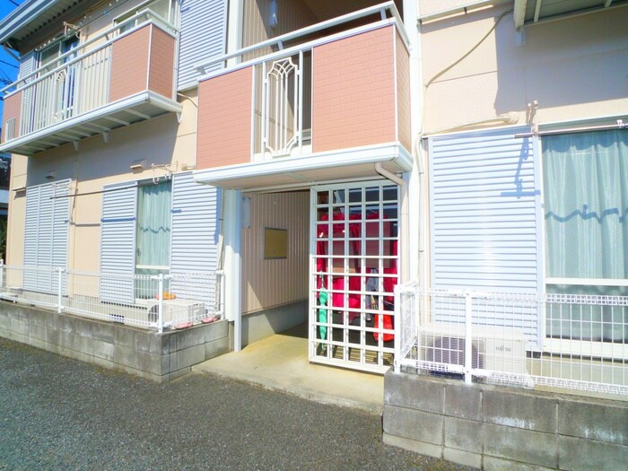 物件外観写真2　(エントランス部分)