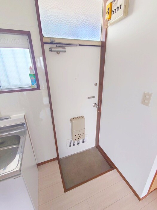 物件内観写真12　(玄関)