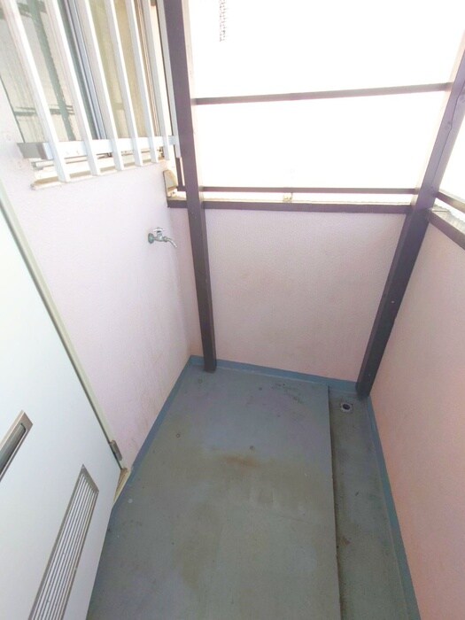 物件内観写真16　(洗濯機置場)