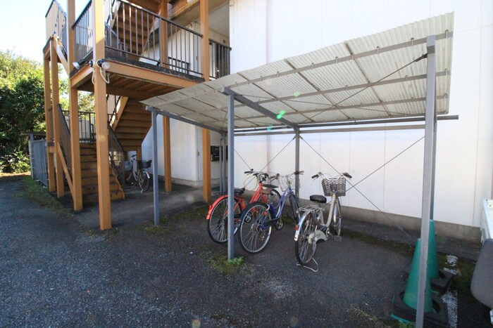 物件外観写真5　(駐輪場)