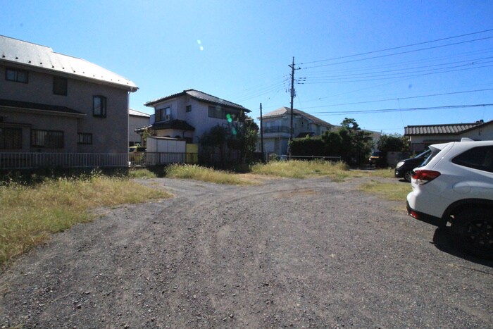 物件外観写真6　(駐車場)