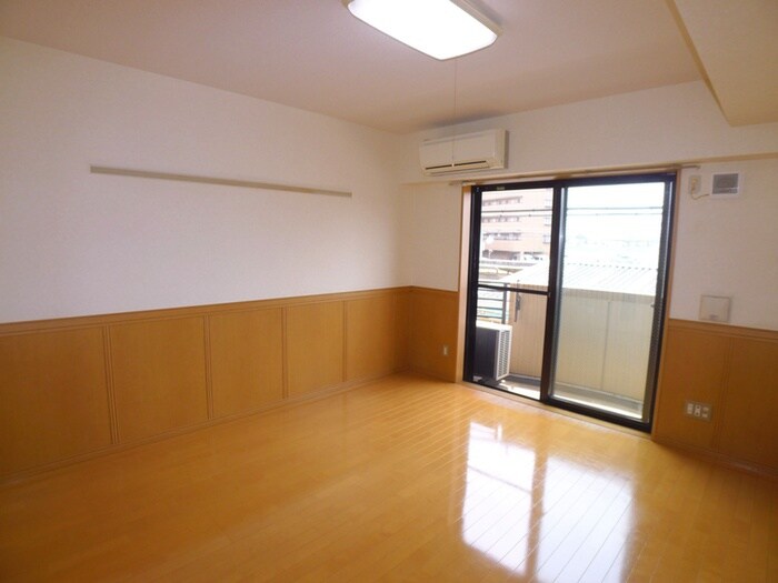 物件内観写真8　(室内からの展望)