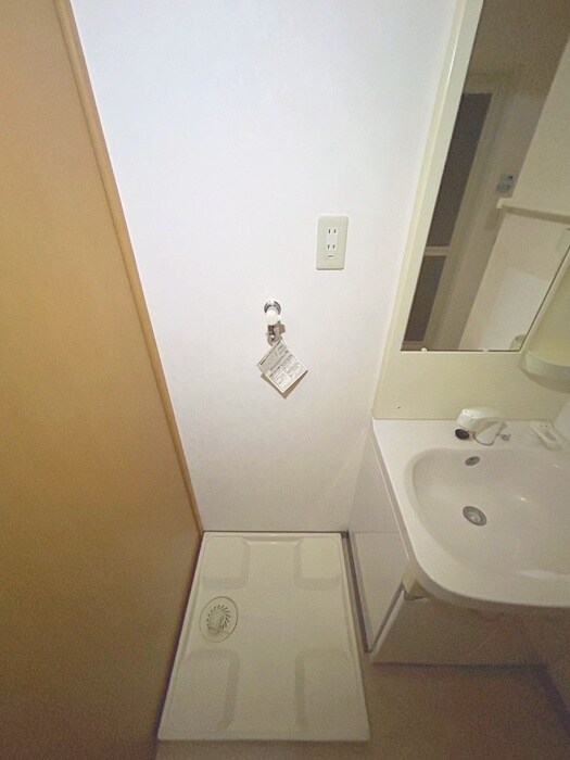 物件内観写真18　(洗濯機置場)