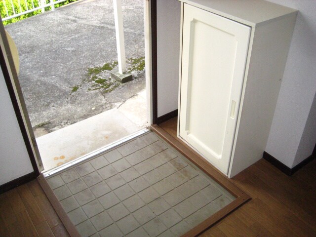 物件内観写真12　(玄関)
