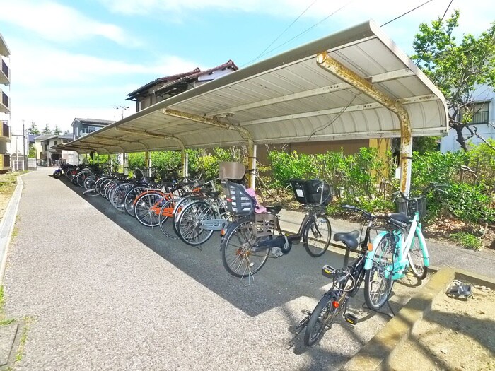 物件外観写真5　(駐輪場)
