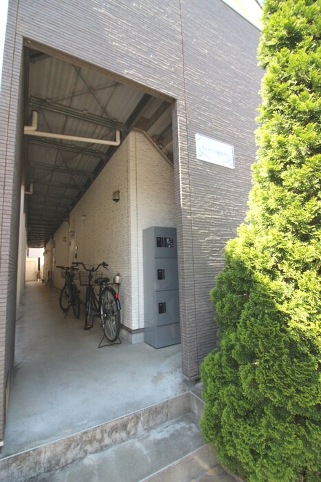 物件外観写真4　(エントランス部分)