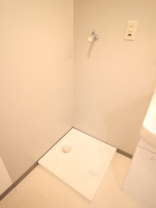 物件内観写真12　(洗濯機置場)