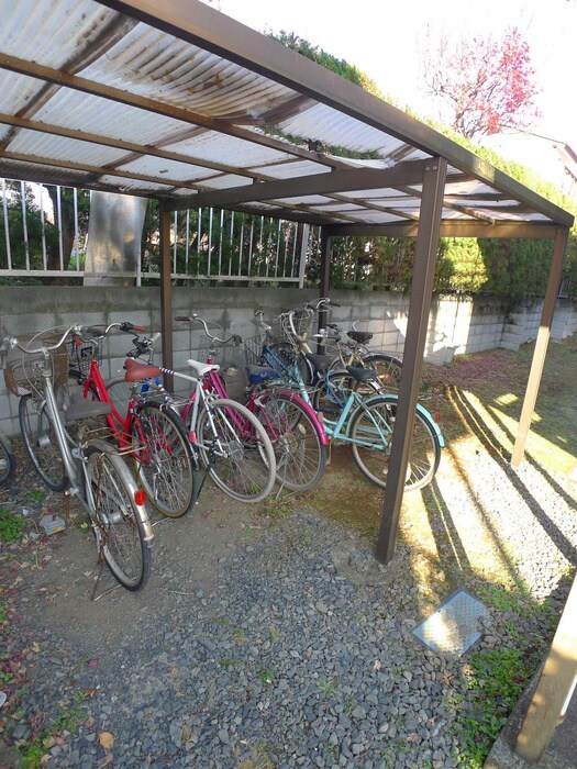 物件外観写真3　(駐輪場)