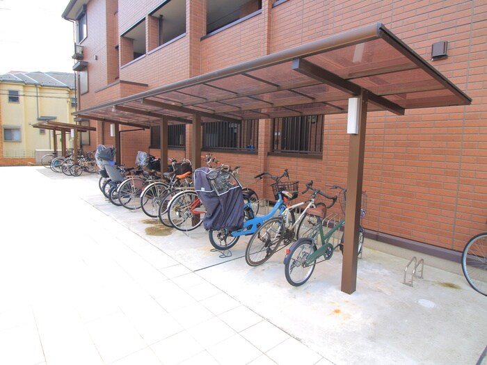 物件外観写真4　(駐輪場)