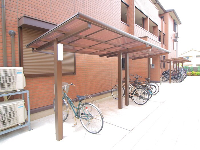 物件外観写真5　(駐輪場)