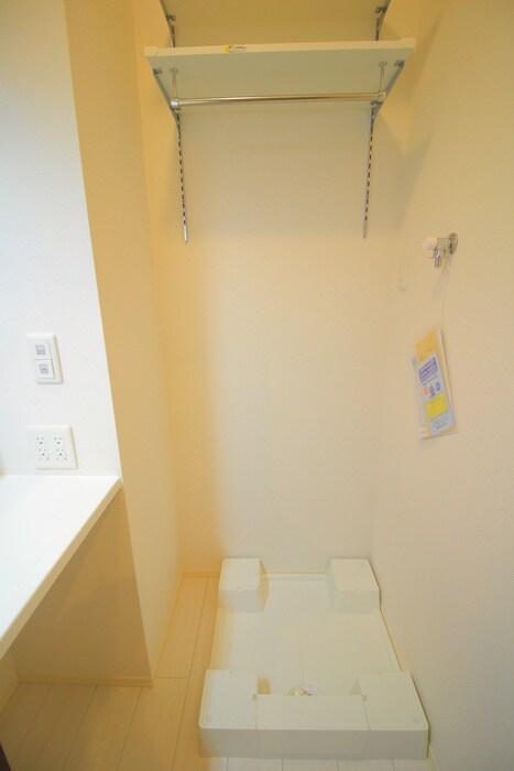 物件内観写真13　(洗濯機置場)