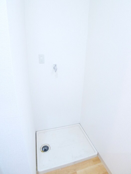 物件内観写真6　(洗濯機置場)