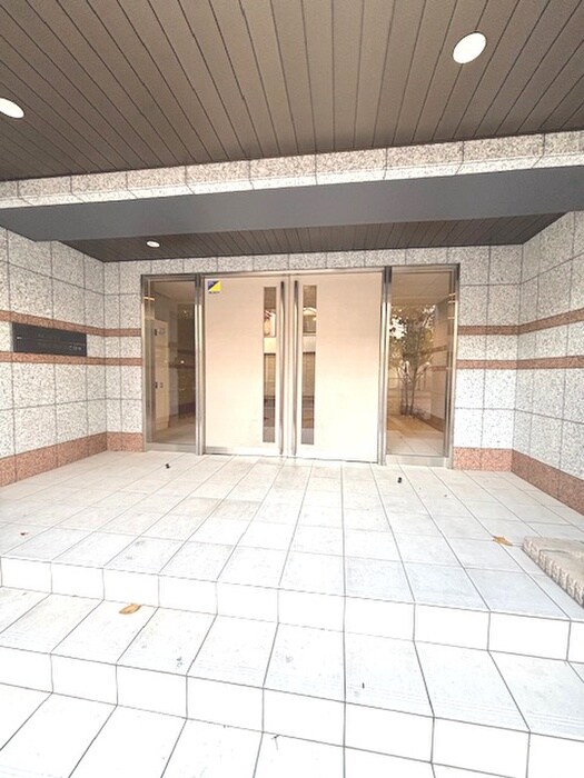 アルファコート西川口９のエントランス部分