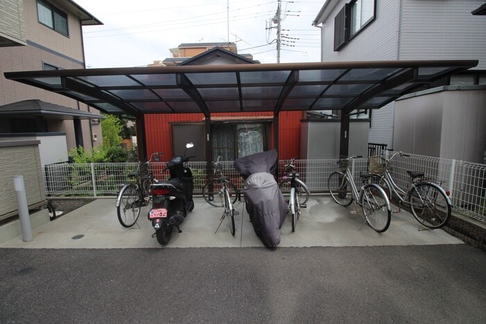 物件外観写真4　(駐輪場)