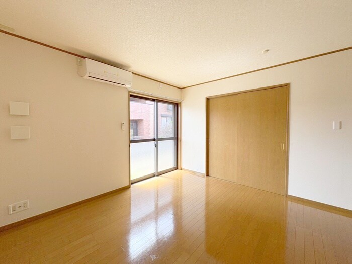 物件内観写真4　(居室)