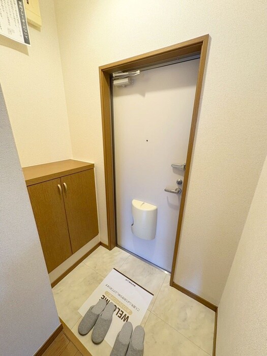 物件内観写真12　(玄関)