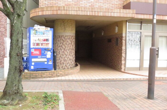 物件外観写真2　(エントランス部分)