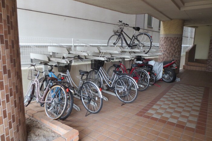 物件外観写真3　(駐輪場)