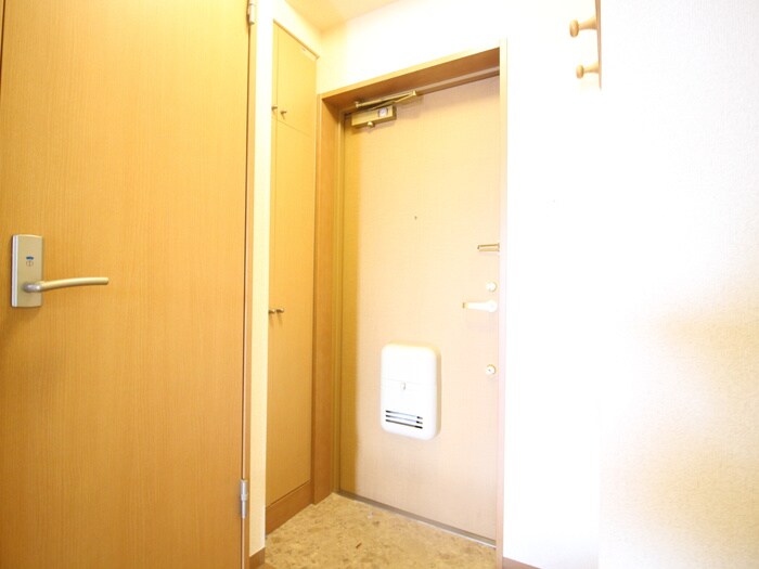 物件内観写真17　(玄関)