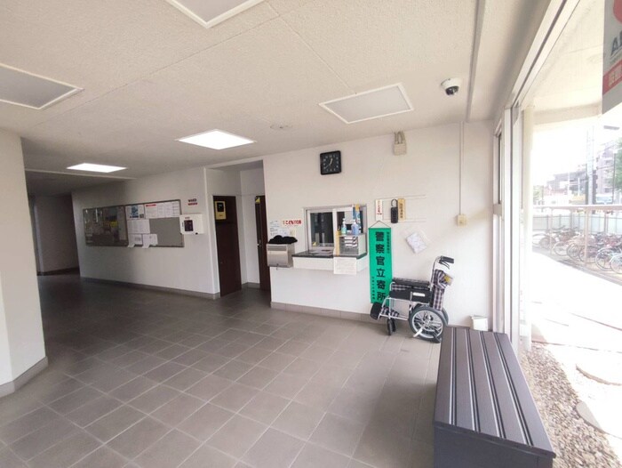 物件外観写真3　(エントランス部分)