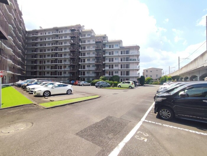 物件外観写真6　(駐車場)