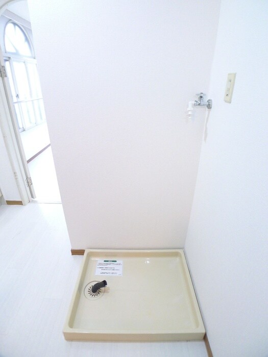 物件内観写真14　(洗濯機置場)