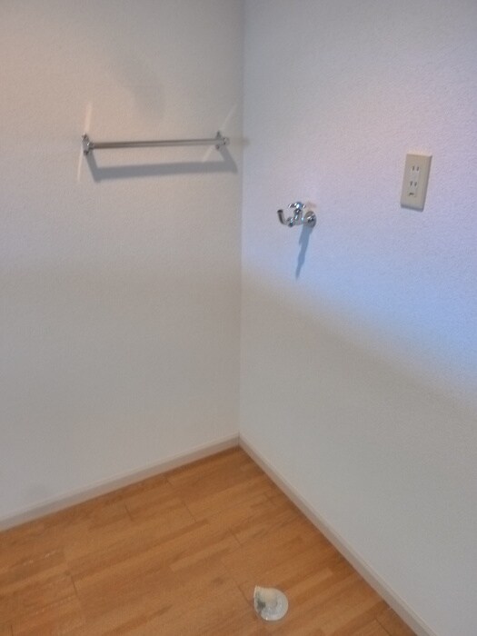 物件内観写真13　(洗濯機置場)