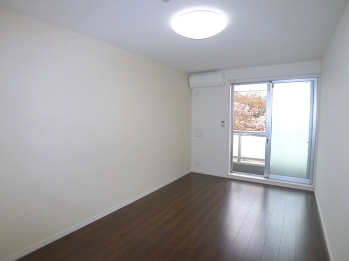 物件内観写真8　(室内からの展望)