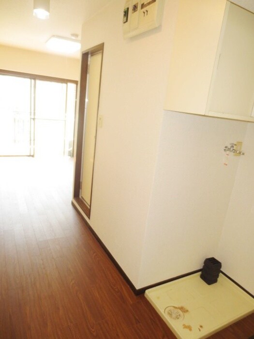 物件内観写真13　(洗濯機置場)