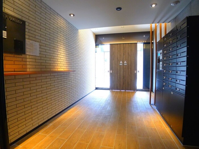 物件外観写真2　(エントランス部分)