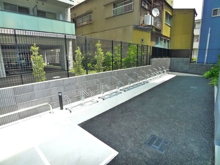 物件外観写真3　(駐輪場)